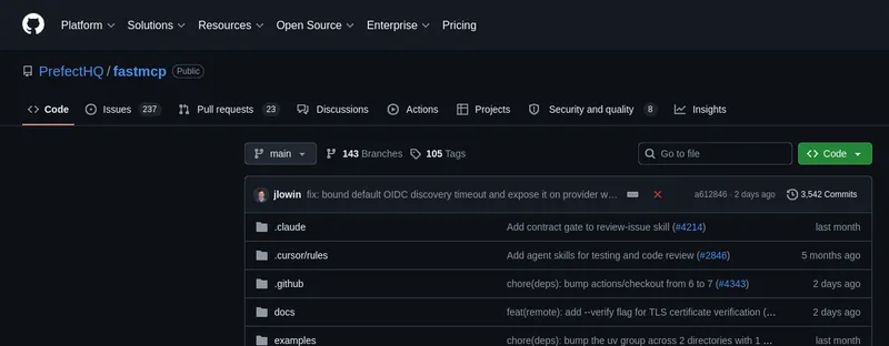 Репозиторий FastMCP на GitHub: 25 811 звёзд, Apache 2.0, Python, описание